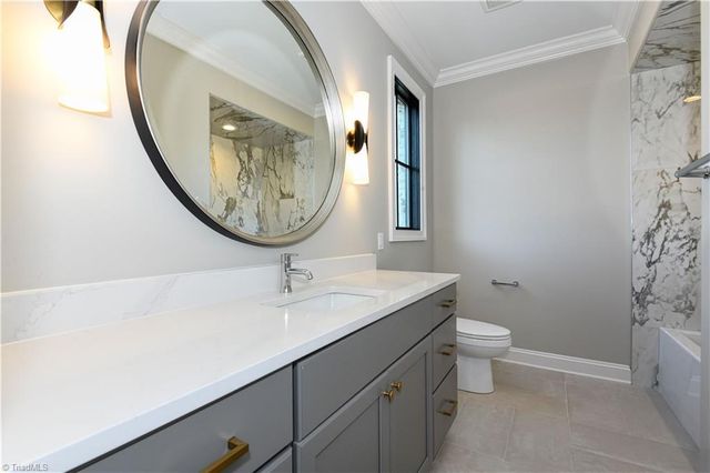 3233 W Friendly Avenue, Greensboro, NC 27408