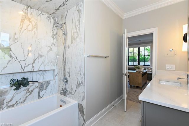3233 W Friendly Avenue, Greensboro, NC 27408