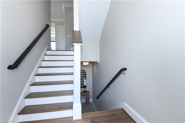 3233 W Friendly Avenue, Greensboro, NC 27408