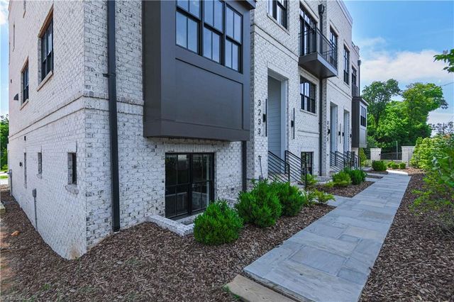 3233 W Friendly Avenue, Greensboro, NC 27408