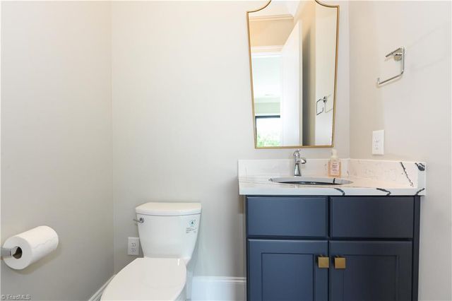 3233 W Friendly Avenue, Greensboro, NC 27408
