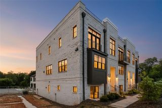 3233 W Friendly Avenue, Greensboro, NC 27408