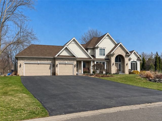 5 Blue Pine Circle, Penfield, NY 14526