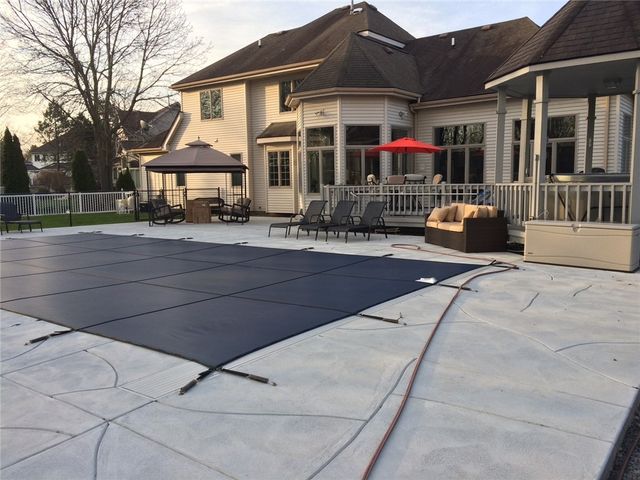 5 Blue Pine Circle, Penfield, NY 14526