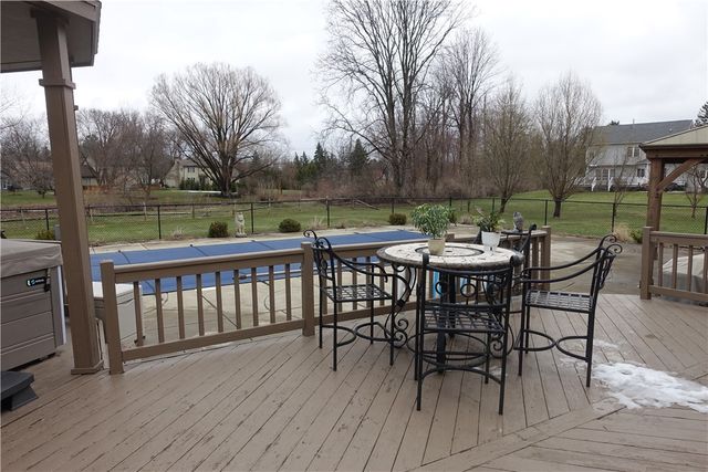 5 Blue Pine Circle, Penfield, NY 14526