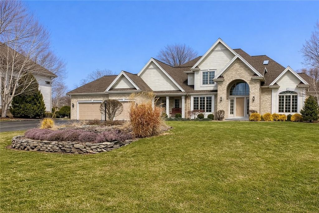 5 Blue Pine Circle, Penfield, NY 14526