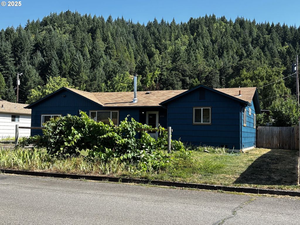 47753 W 2ND St, Oakridge, OR 97463