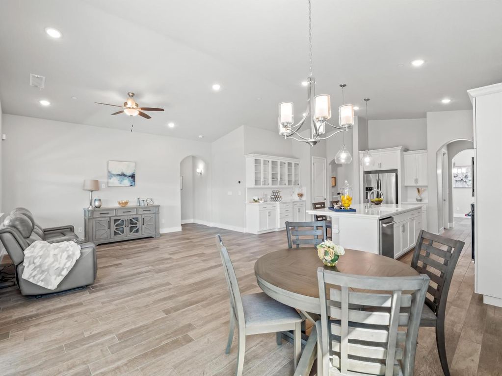 Image 18 of property listing at 1734 N Park Avenue, Clovis, CA 93619