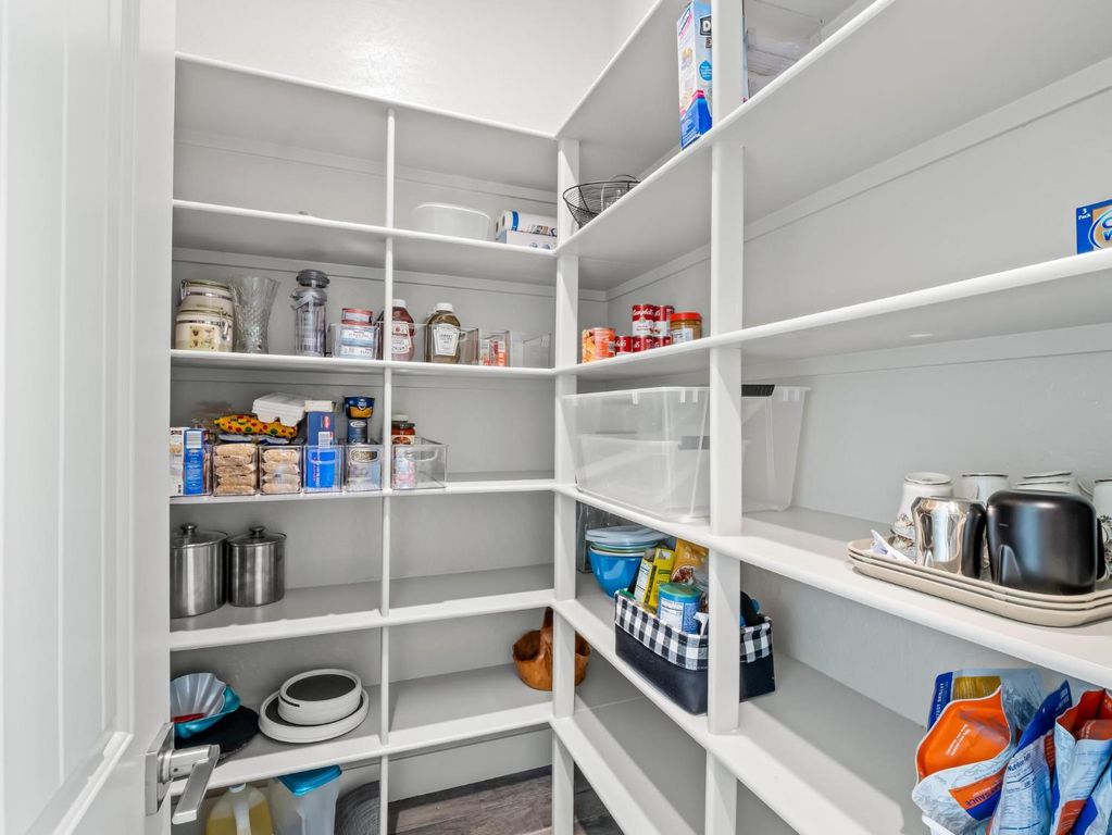 Image 20 of property listing at 1734 N Park Avenue, Clovis, CA 93619