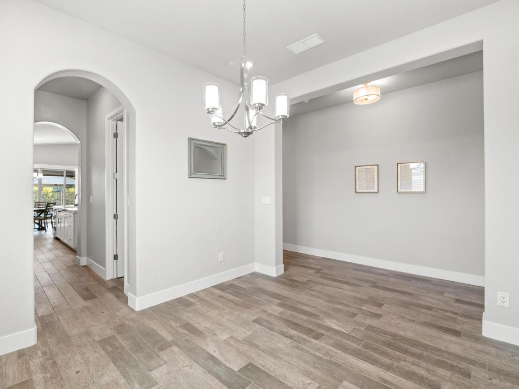 Image 21 of property listing at 1734 N Park Avenue, Clovis, CA 93619