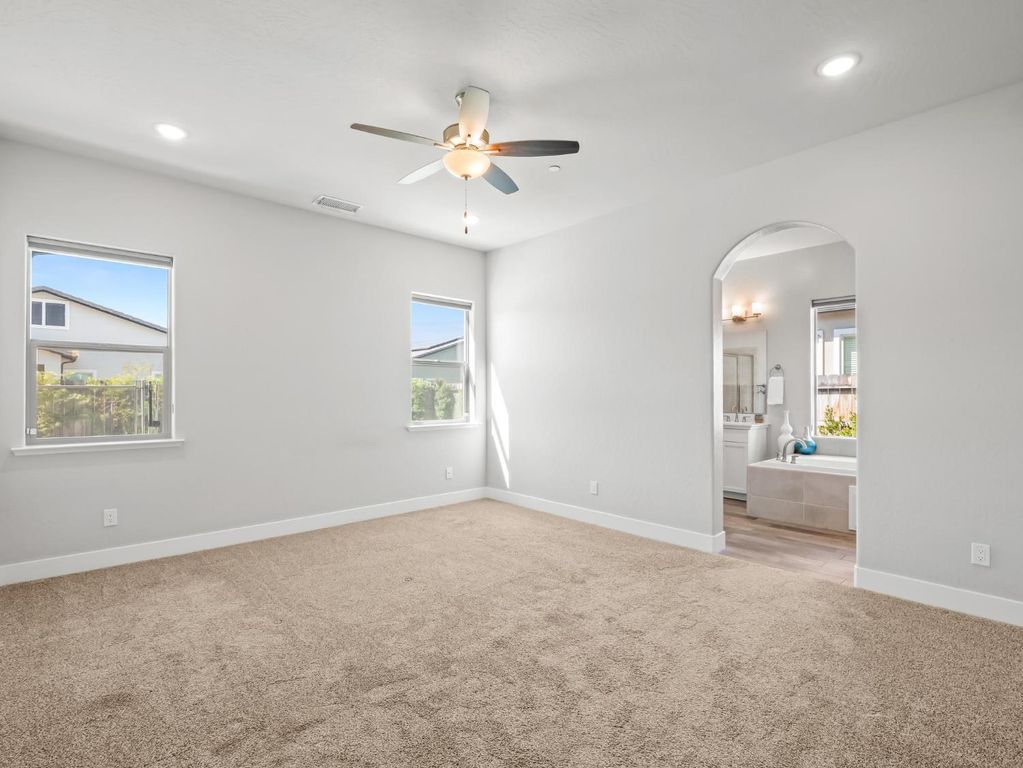 Image 27 of property listing at 1734 N Park Avenue, Clovis, CA 93619