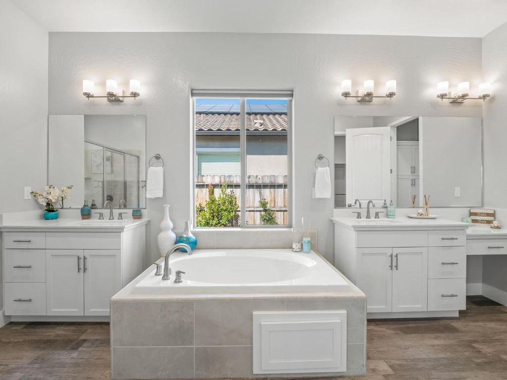 Image 30 of property listing at 1734 N Park Avenue, Clovis, CA 93619