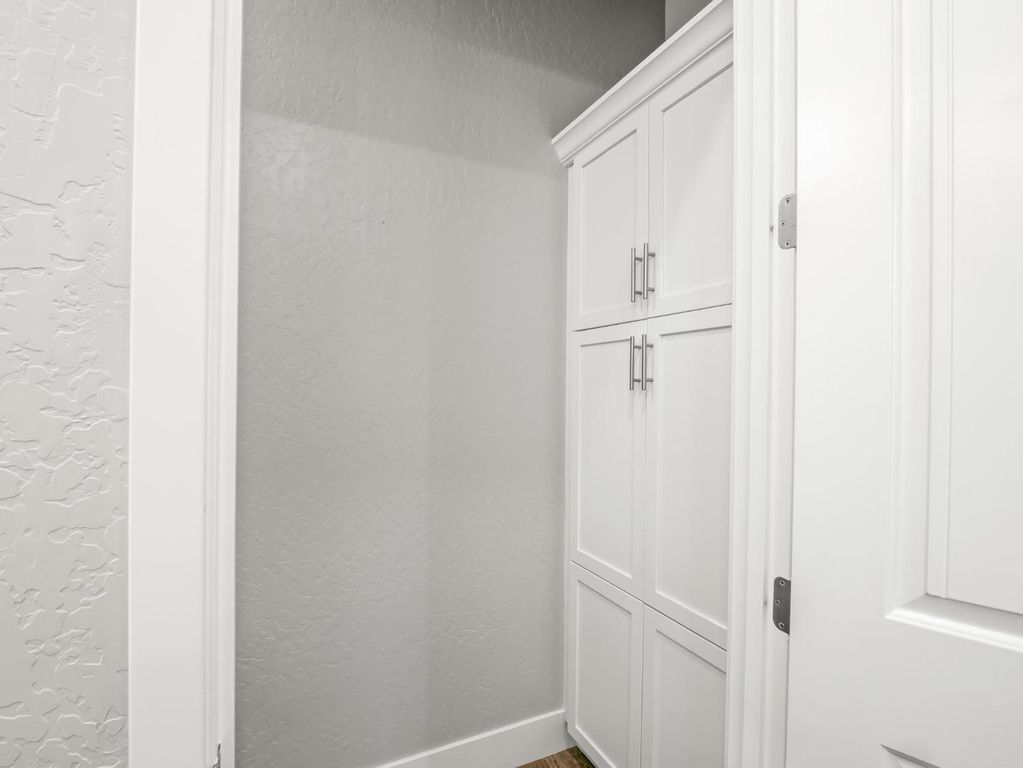 Image 35 of property listing at 1734 N Park Avenue, Clovis, CA 93619