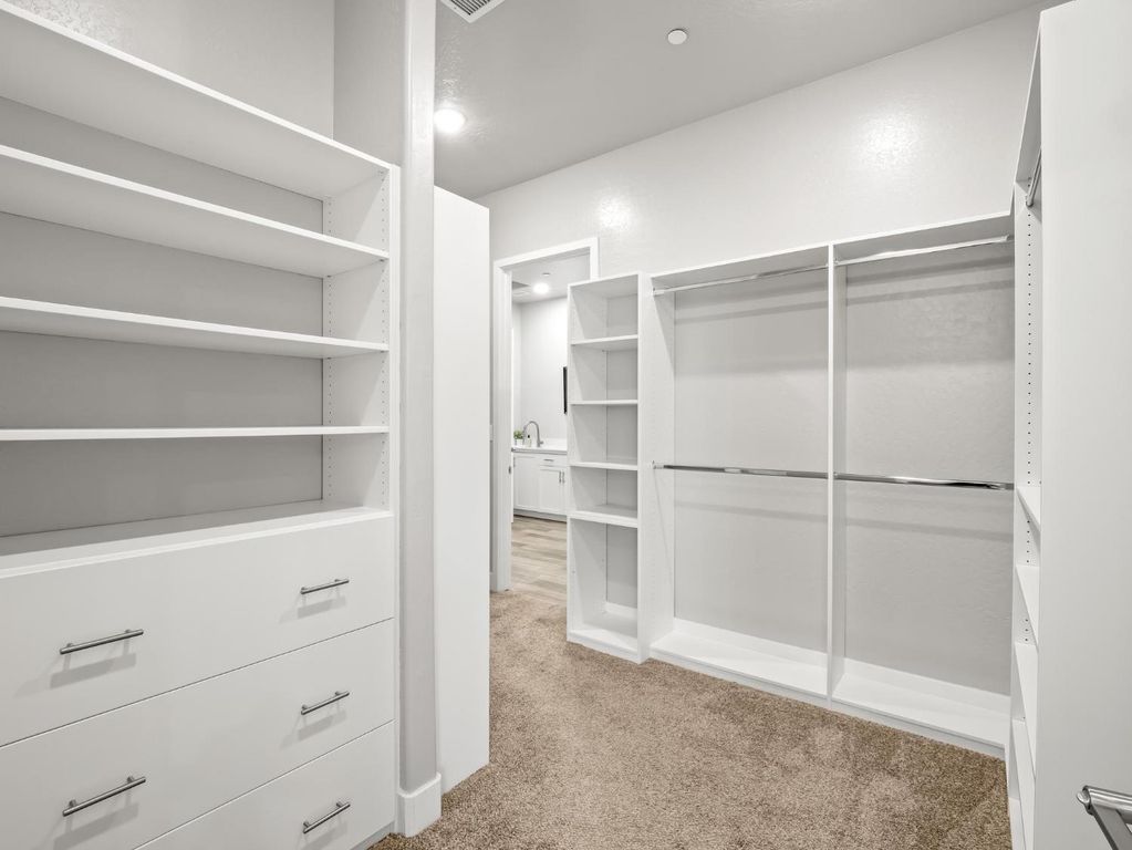 Image 37 of property listing at 1734 N Park Avenue, Clovis, CA 93619