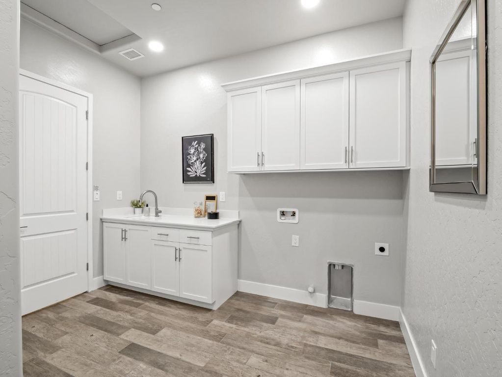 Image 40 of property listing at 1734 N Park Avenue, Clovis, CA 93619