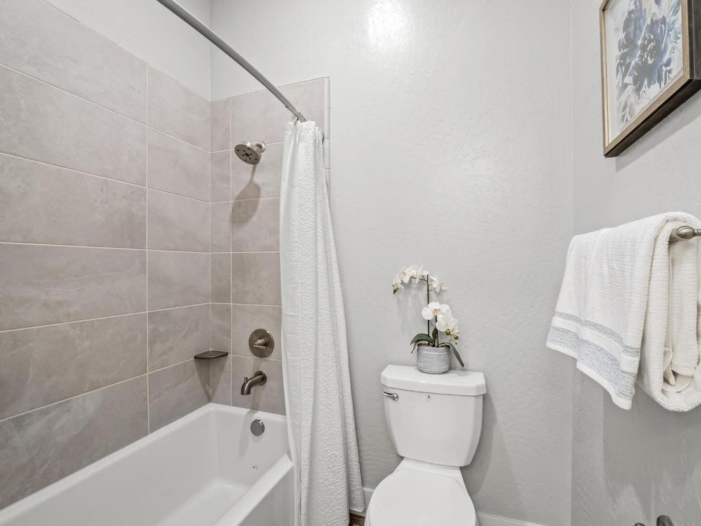 Image 44 of property listing at 1734 N Park Avenue, Clovis, CA 93619