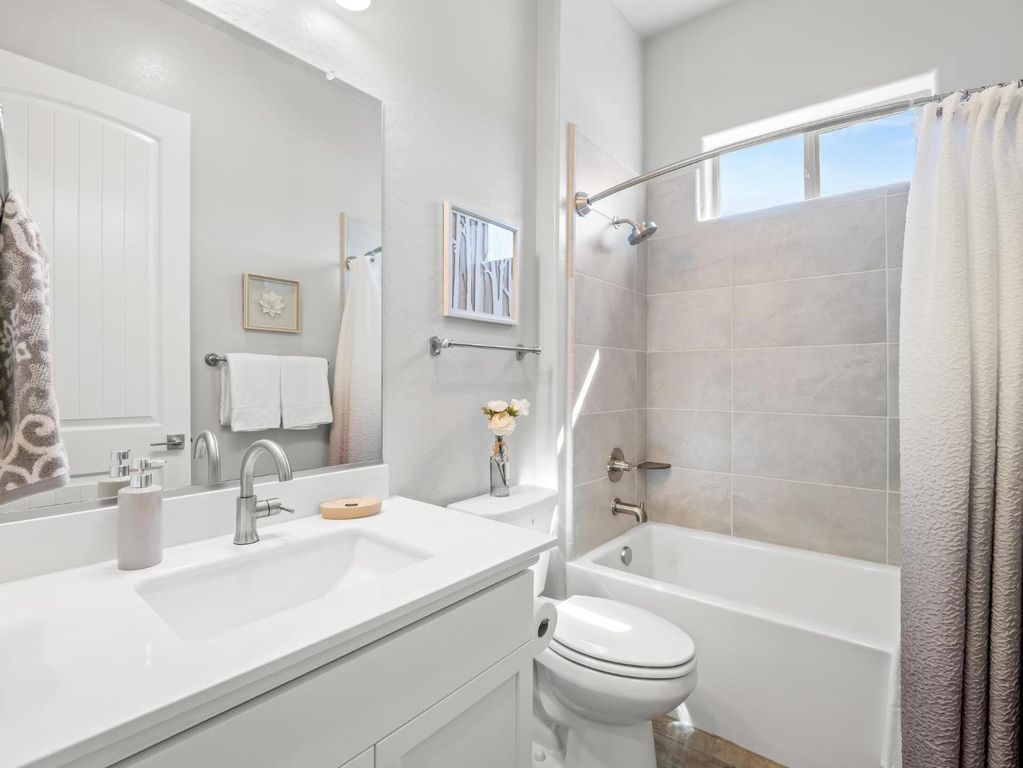 Image 48 of property listing at 1734 N Park Avenue, Clovis, CA 93619