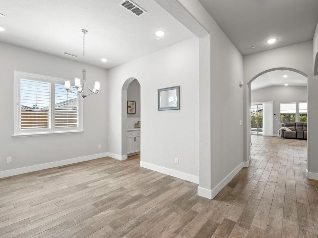 Image 8 of property listing at 1734 N Park Avenue, Clovis, CA 93619