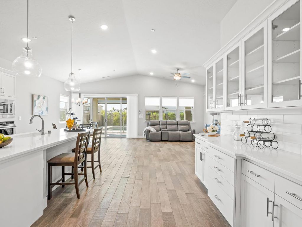 Image 9 of property listing at 1734 N Park Avenue, Clovis, CA 93619