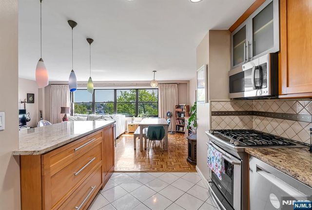 2352 Linwood Avenue 6C, Fort Lee, NJ 07024