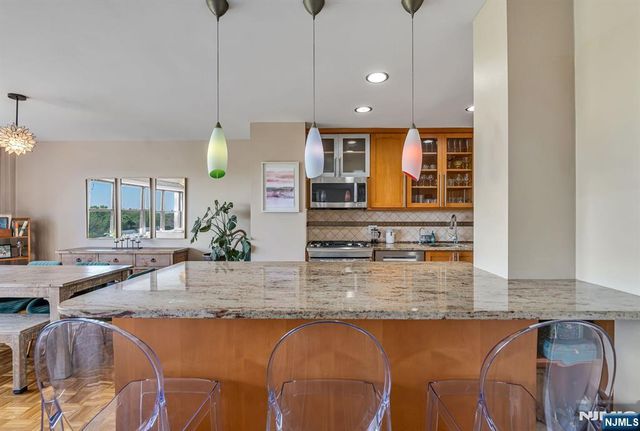 2352 Linwood Avenue 6C, Fort Lee, NJ 07024
