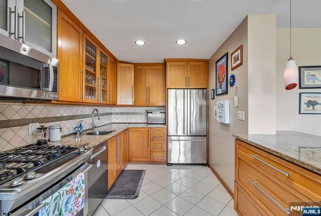 2352 Linwood Avenue 6C, Fort Lee, NJ 07024