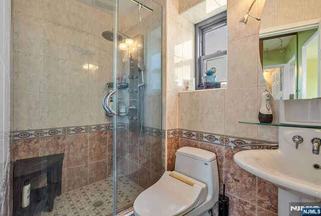 2352 Linwood Avenue 6C, Fort Lee, NJ 07024