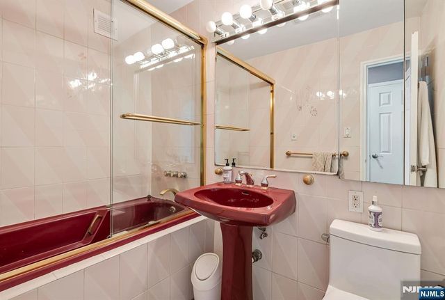 2352 Linwood Avenue 6C, Fort Lee, NJ 07024