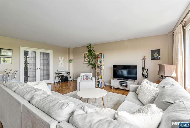 2352 Linwood Avenue 6C, Fort Lee, NJ 07024