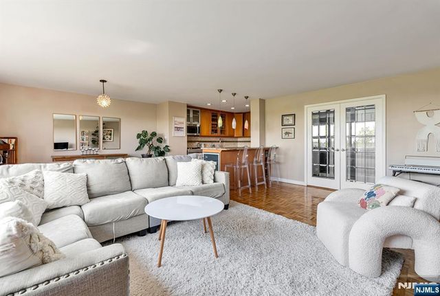 2352 Linwood Avenue 6C, Fort Lee, NJ 07024