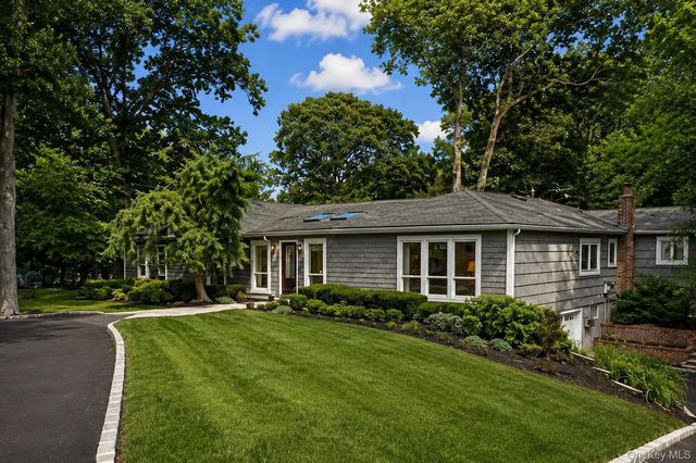 4 Durham Drive, Dix Hills, NY 11746