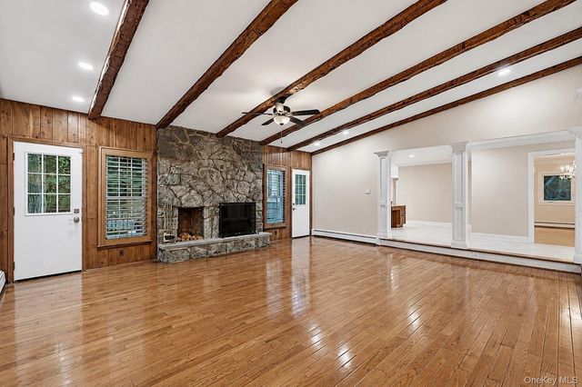 4 Durham Drive, Dix Hills, NY 11746