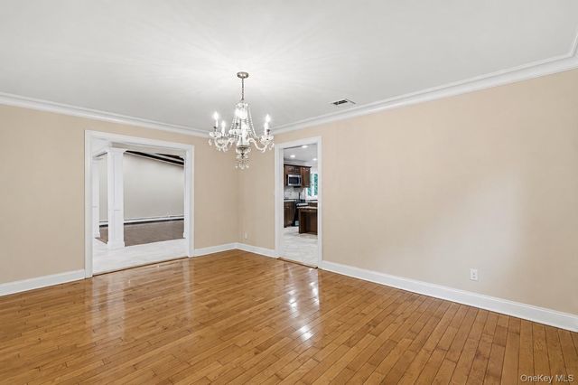 4 Durham Drive, Dix Hills, NY 11746