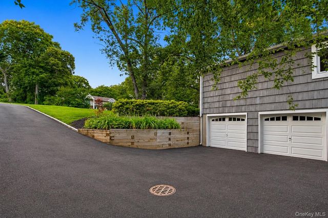4 Durham Drive, Dix Hills, NY 11746