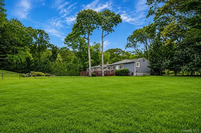 4 Durham Drive, Dix Hills, NY 11746