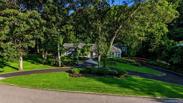 4 Durham Drive, Dix Hills, NY 11746
