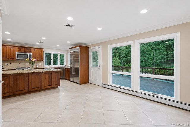 4 Durham Drive, Dix Hills, NY 11746