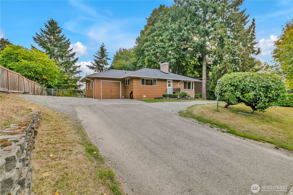 13733 SE 272nd Street, Kent, WA 98042