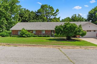 2420 Pearl Street, Chickasha, OK 73018