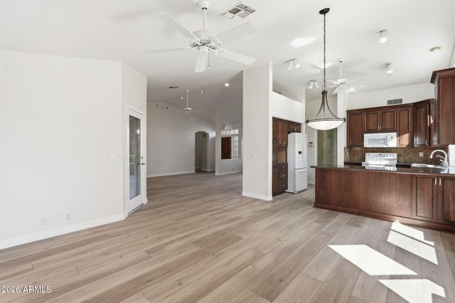 8461 W ROSEMONTE Drive, Peoria, AZ 85382