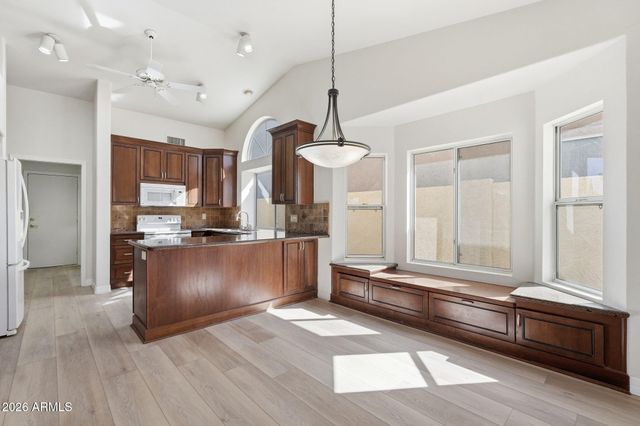 8461 W ROSEMONTE Drive, Peoria, AZ 85382