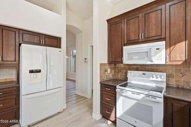 8461 W ROSEMONTE Drive, Peoria, AZ 85382
