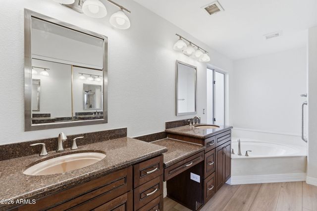 8461 W ROSEMONTE Drive, Peoria, AZ 85382