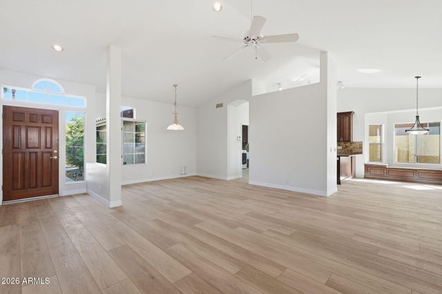 8461 W ROSEMONTE Drive, Peoria, AZ 85382