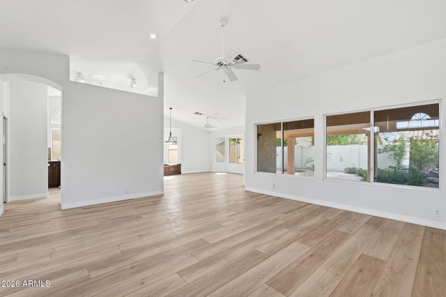 8461 W ROSEMONTE Drive, Peoria, AZ 85382