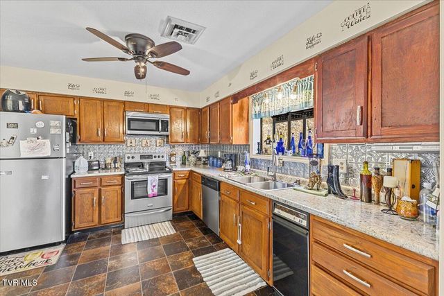 1141 East Timbers E 1141, Greeneville, TN 37745