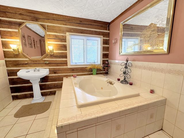 480 Hickman Shores Rd, Dover, TN 37058