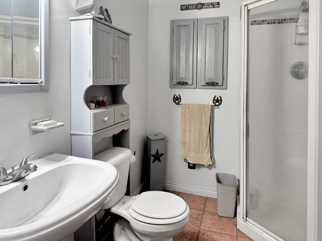 480 Hickman Shores Rd, Dover, TN 37058