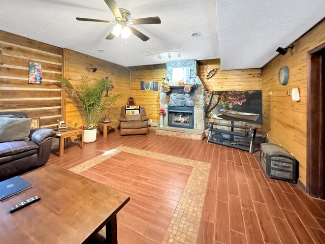 480 Hickman Shores Rd, Dover, TN 37058