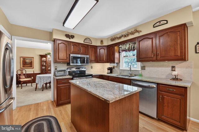 1747 COLONY DR, Wyomissing, PA 19610